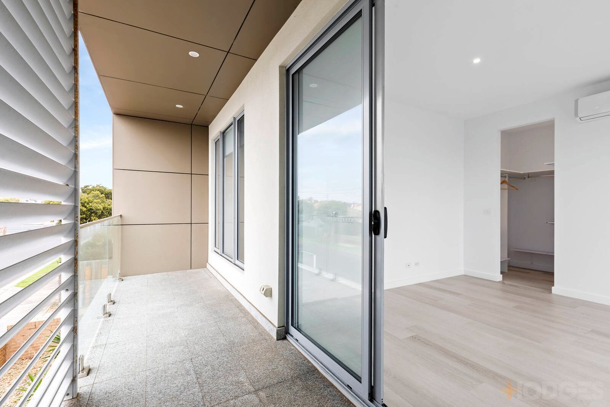 1 / 1 Embankment Grove Chelsea - Residential for sale