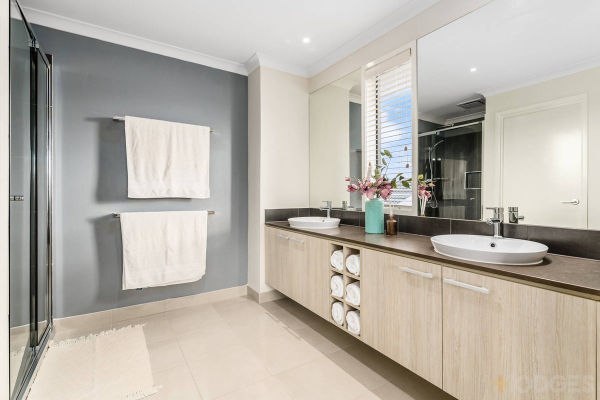 11 Marblelight Way Clyde North - Residential for sale
