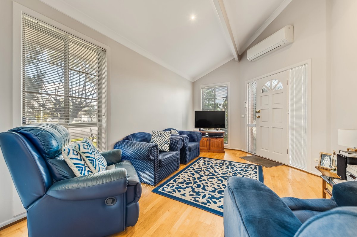 1 / 1 Preston Court Werribee - Residential for sale