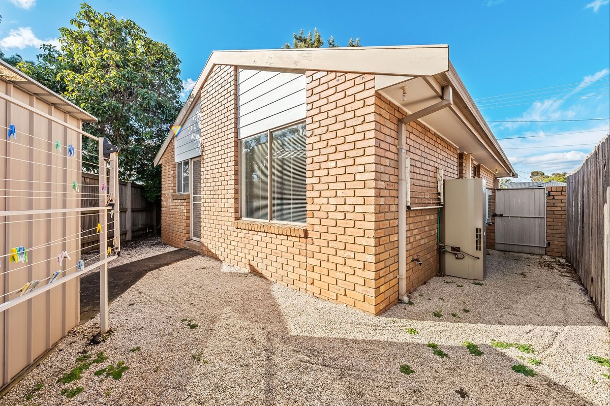 1 / 1 Preston Court Werribee - Residential for sale