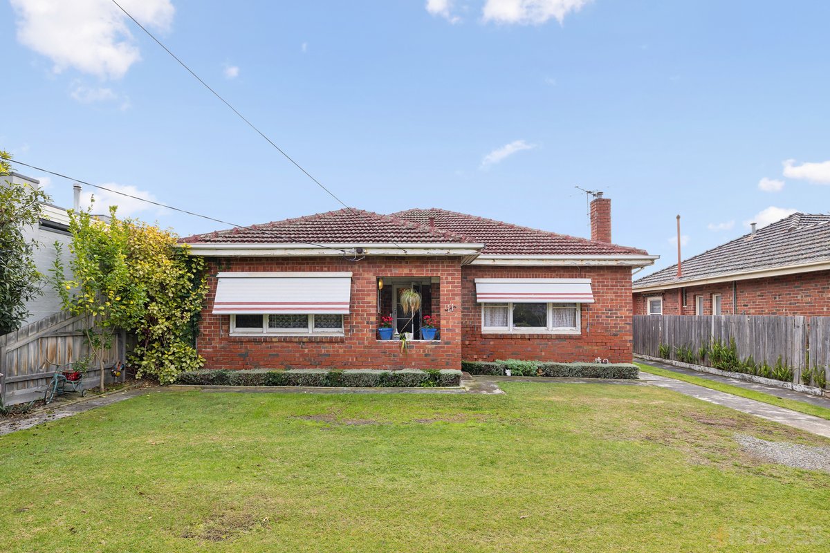 11 Teague Avenue Mentone - Residential for sale