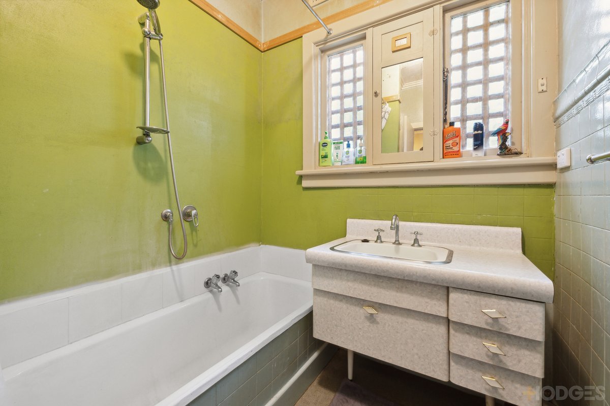 11 Teague Avenue Mentone - Residential for sale