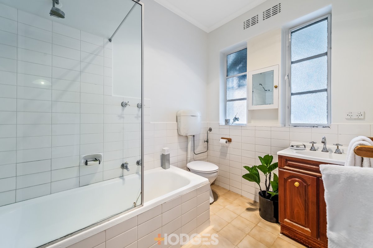 11 / 17 Queens Road MELBOURNE - Residential for sale