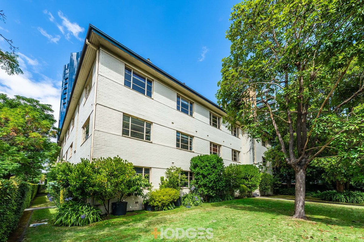 11 / 17 Queens Road MELBOURNE - Residential for sale