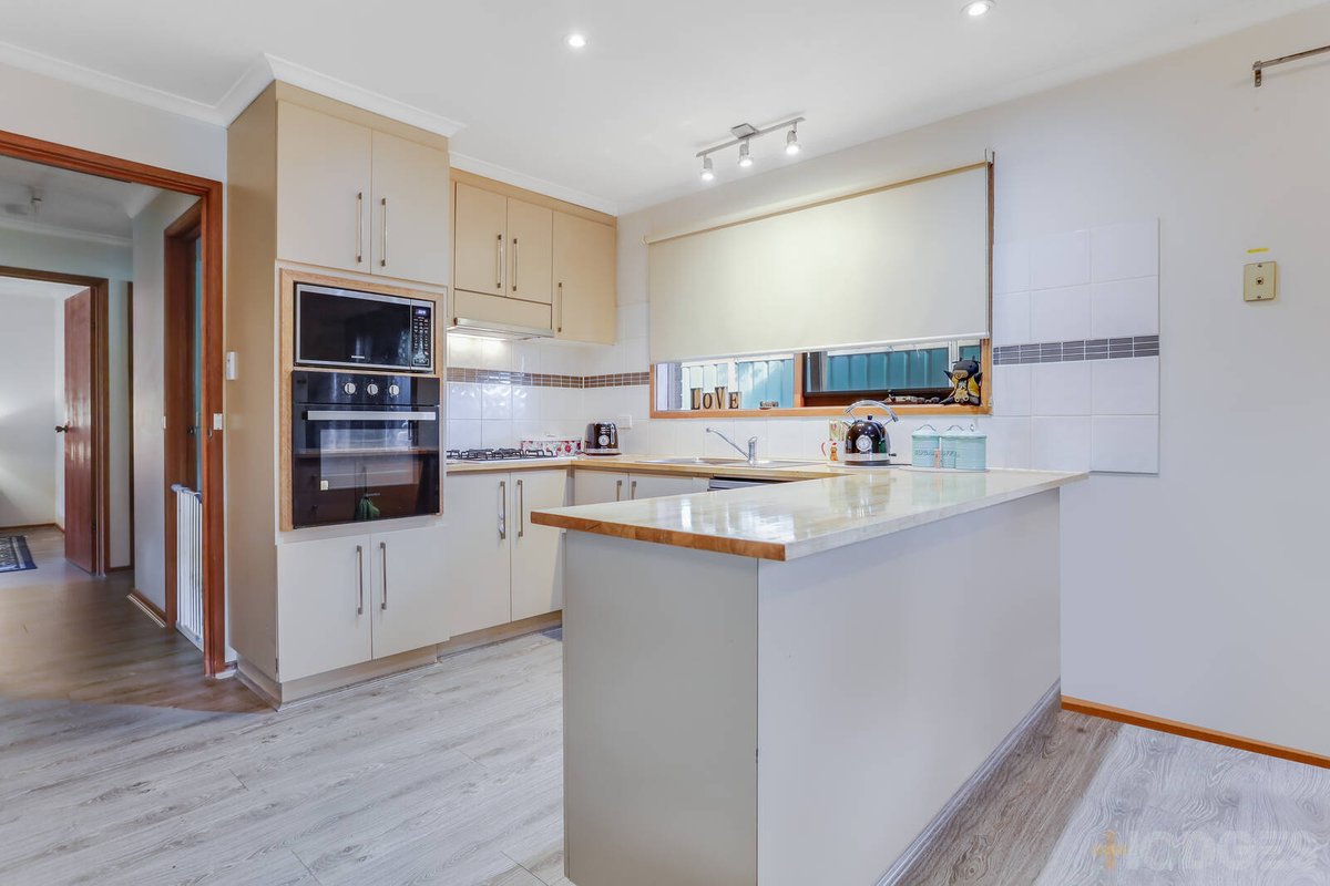 1 / 12 Denise Court Werribee - Residential for sale
