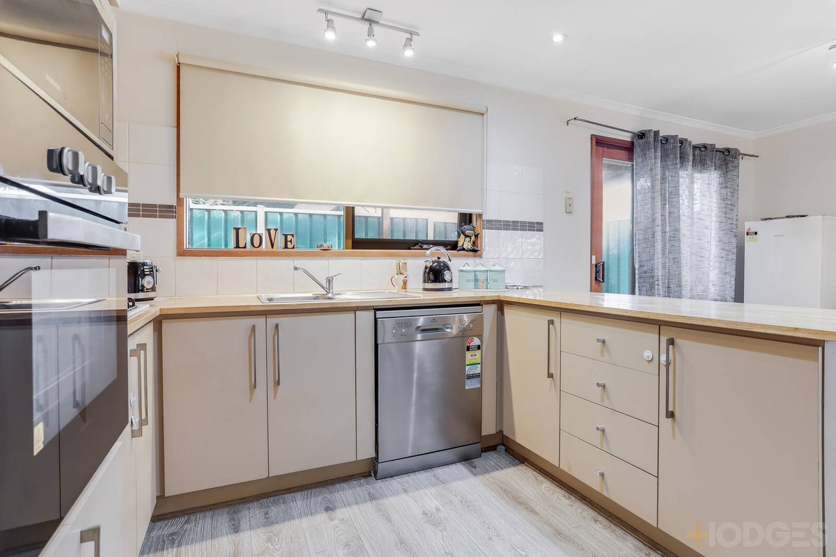 1 / 12 Denise Court Werribee - Residential for sale