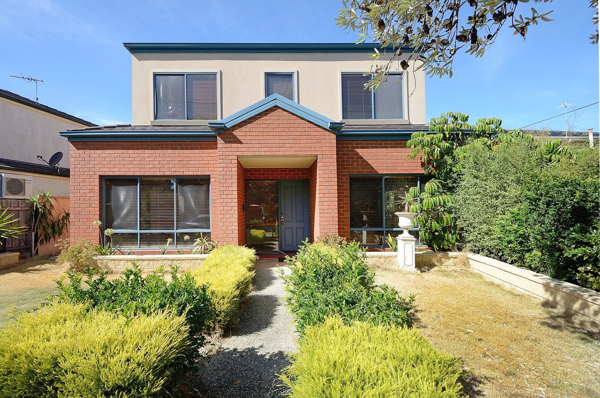 1 / 12 Fourth Street Black Rock - 3 bedroom property