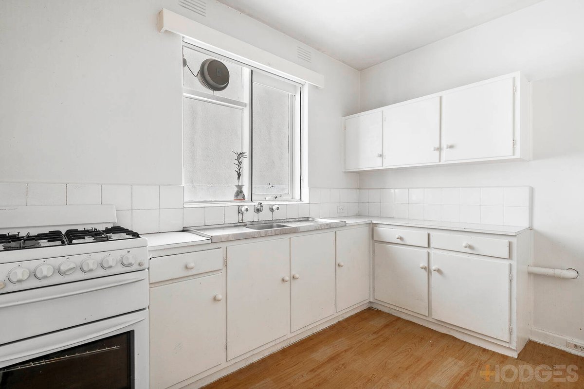1 / 122 Glen Huntly Road Elwood - Residential for sale