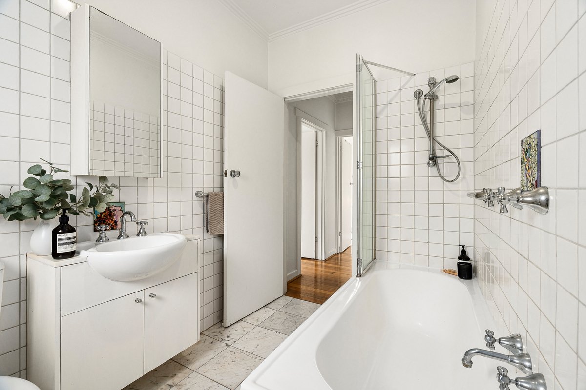 11 / 2A Ravens Grove St Kilda East - Residential for sale