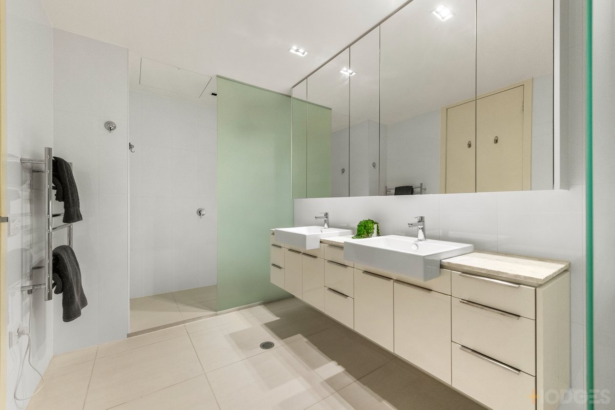 1 / 15 Beach Road Hampton - Residential for sale