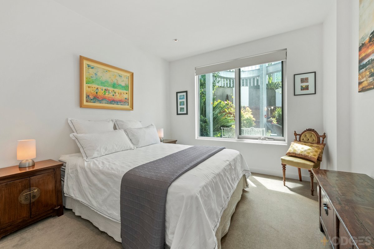 1 / 15 Beach Road Hampton - Residential for sale