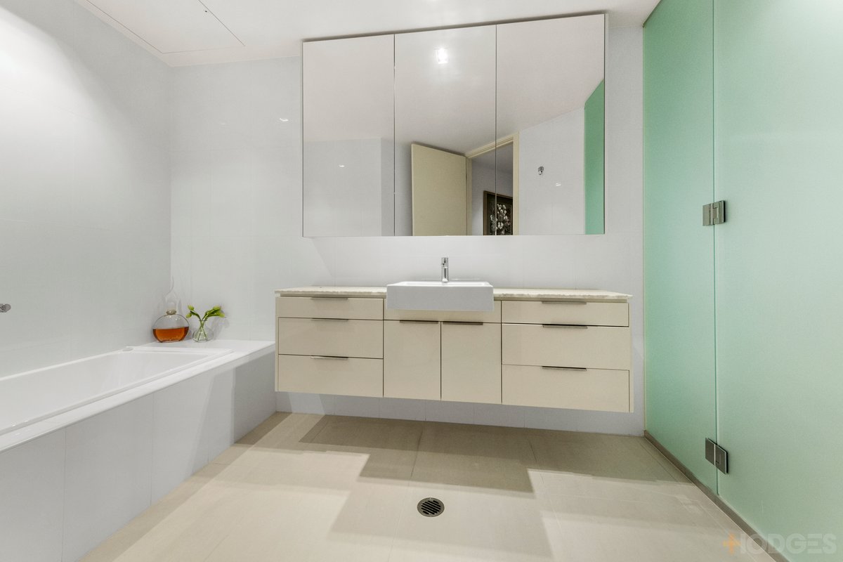 1 / 15 Beach Road Hampton - Residential for sale