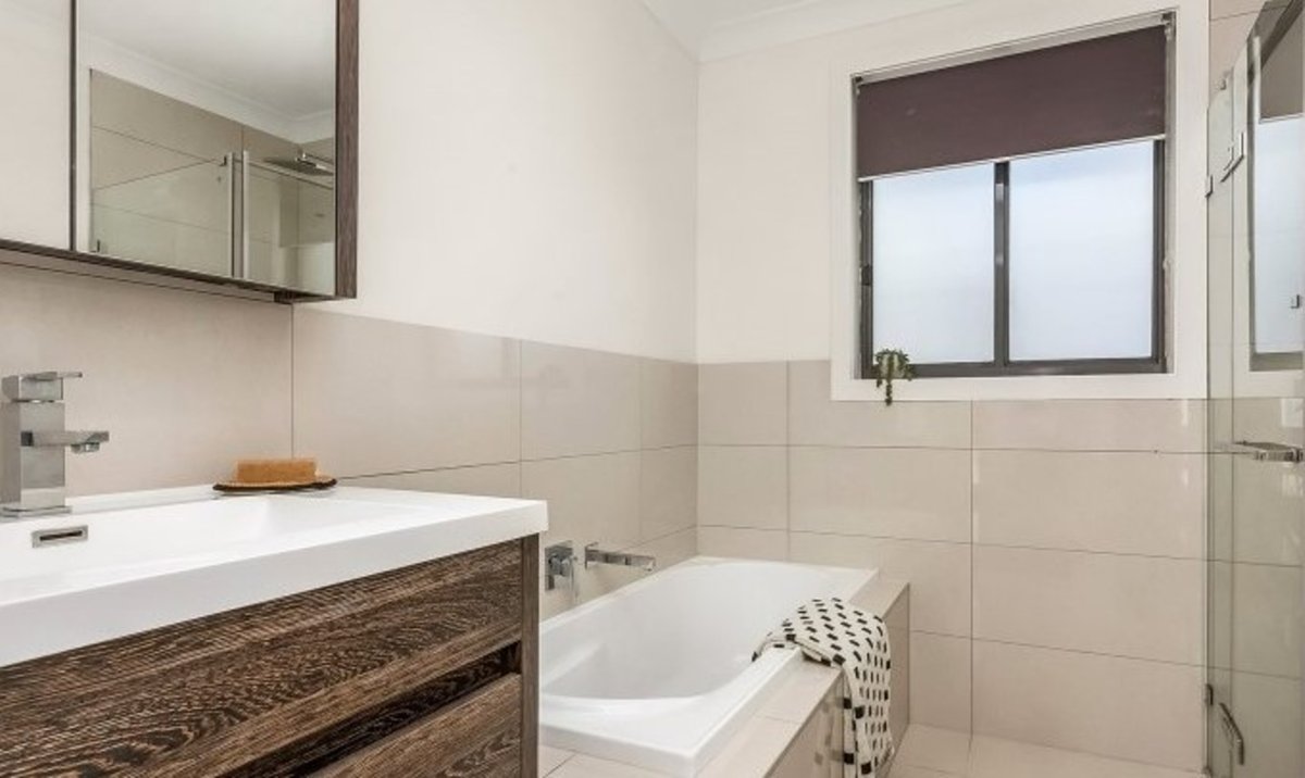 1 / 16 Bottlebrush Drive Hoppers Crossing - Residential for sale