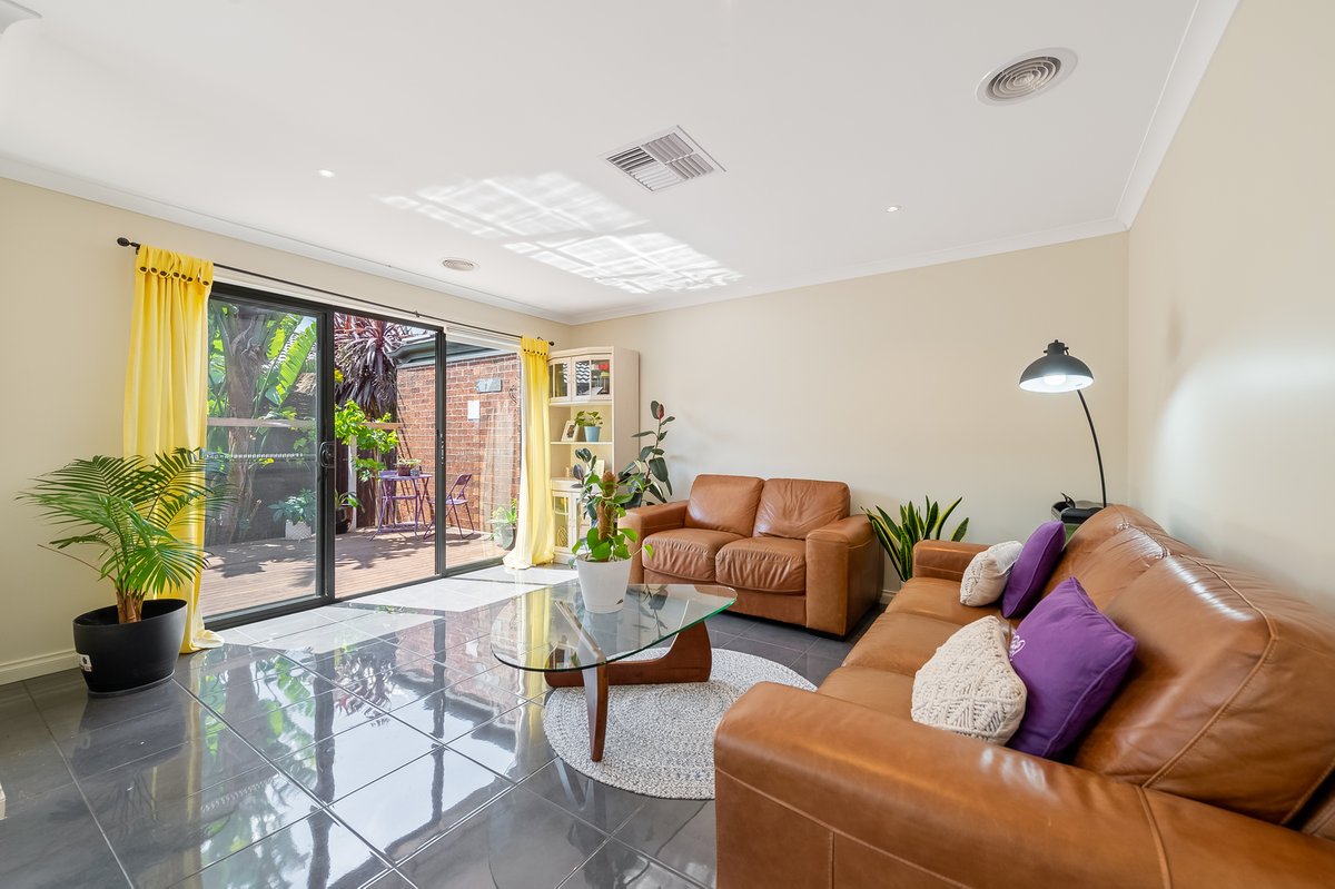 1 / 16 Mermaid Crescent Wyndham Vale - Residential for sale
