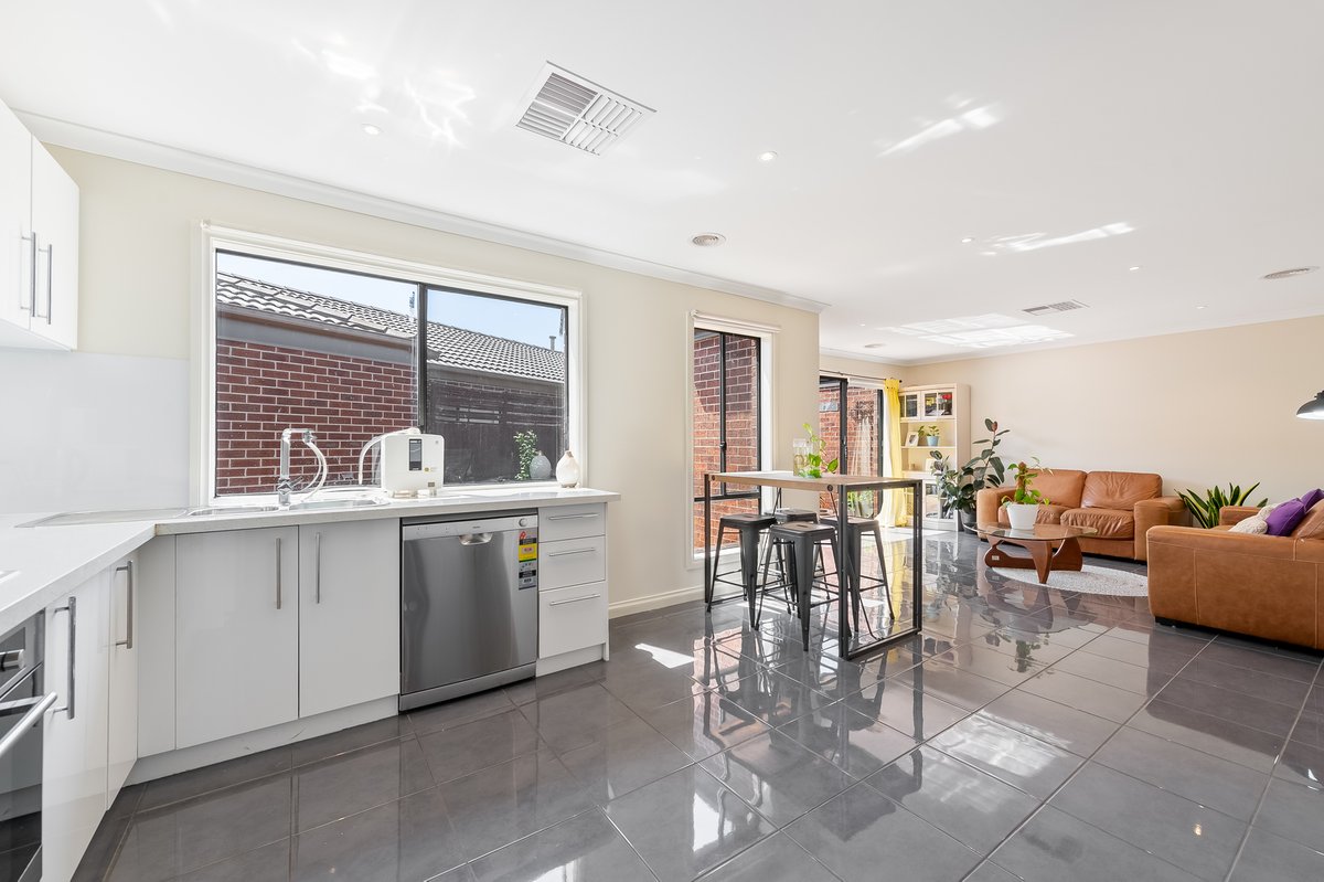 1 / 16 Mermaid Crescent Wyndham Vale - Residential for sale