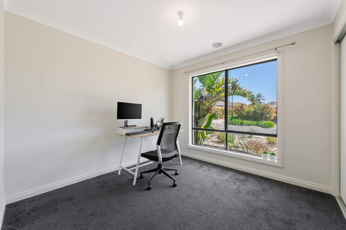 1 / 16 Mermaid Crescent Wyndham Vale - Residential for sale