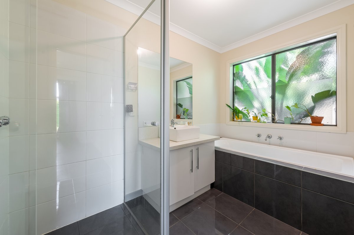 1 / 16 Mermaid Crescent Wyndham Vale - Residential for sale