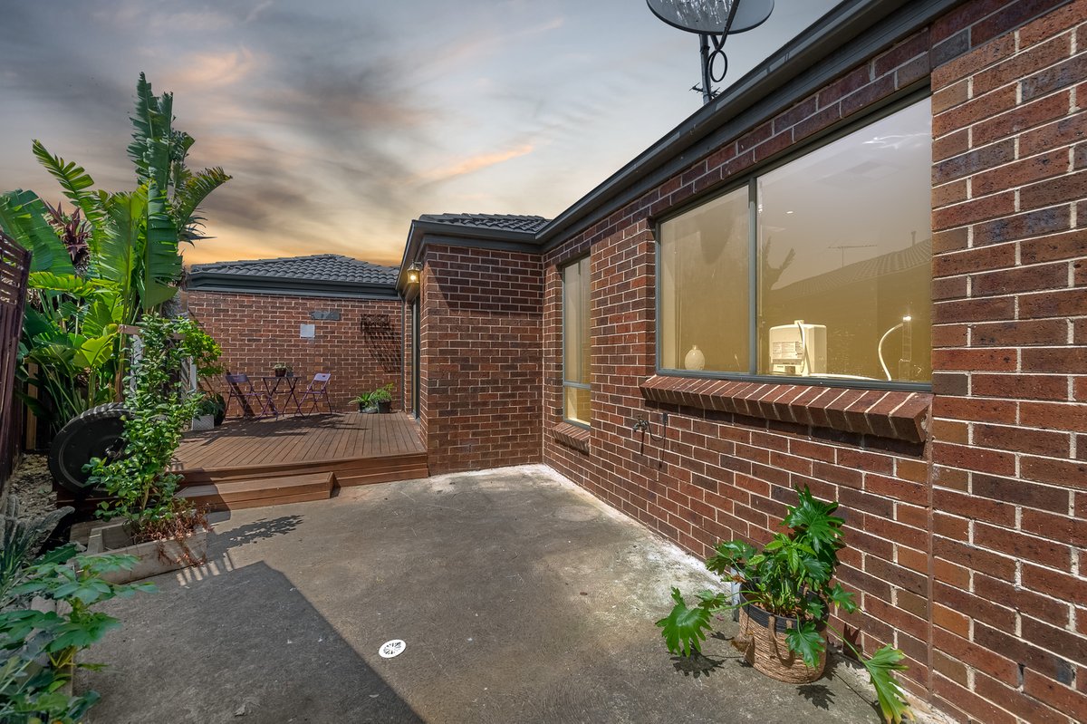 1 / 16 Mermaid Crescent Wyndham Vale - Residential for sale