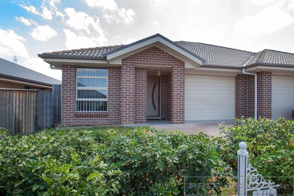 1/16 Oystercatcher Street, ABERGLASSLYN NSW 2320