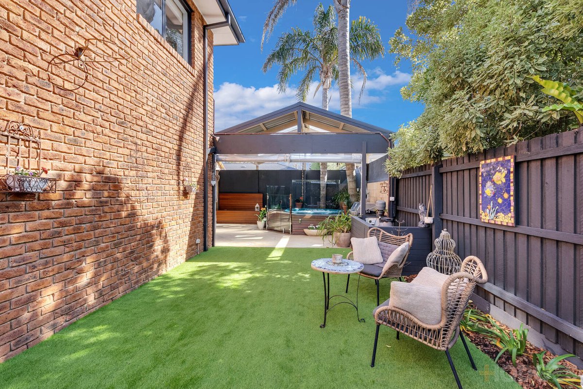 1 / 17 Eveline Avenue Parkdale - Residential for sale