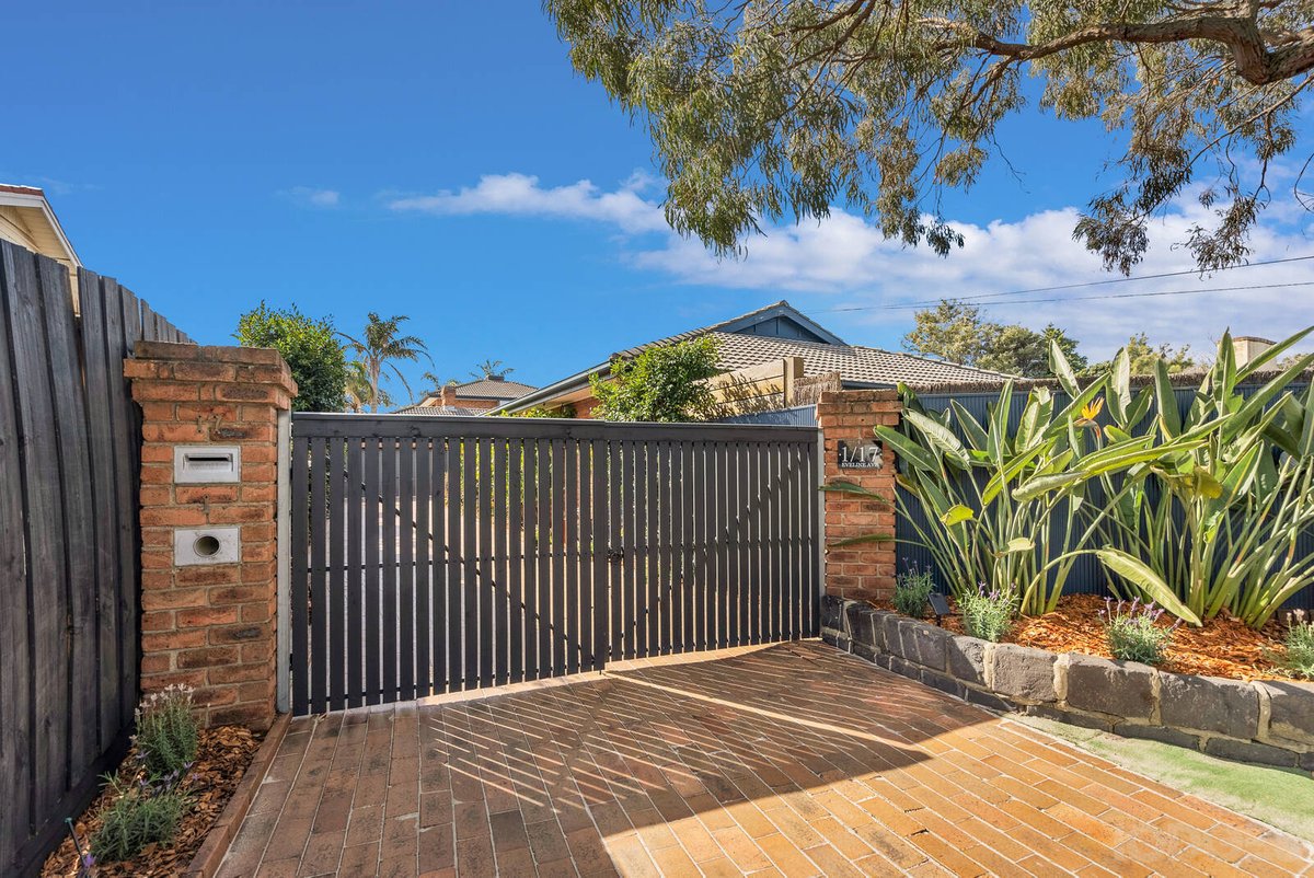 1 / 17 Eveline Avenue Parkdale - Residential for sale