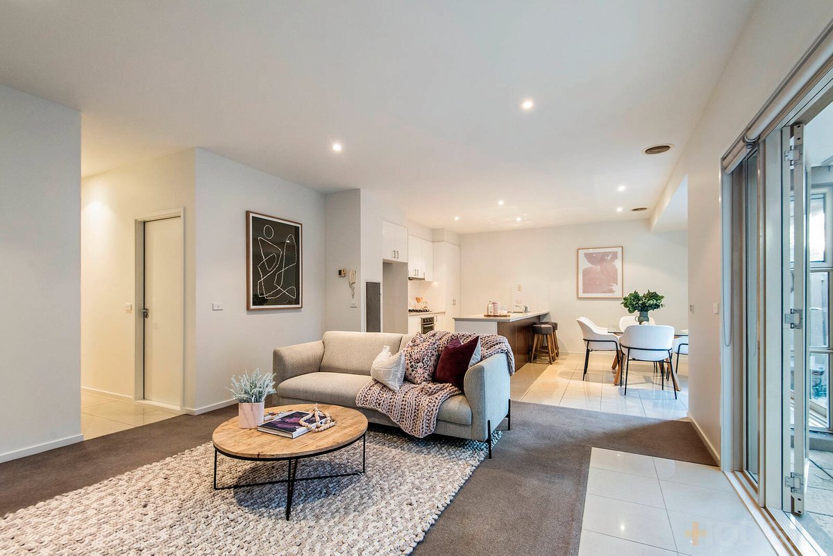 1 / 17 Tulip Grove Cheltenham - Residential for sale