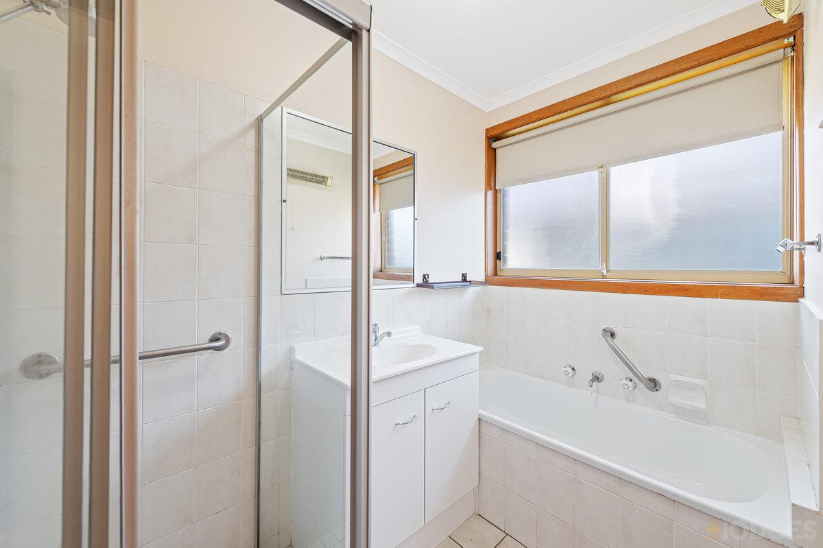 1 / 17 Westminster Drive Werribee - Residential for sale
