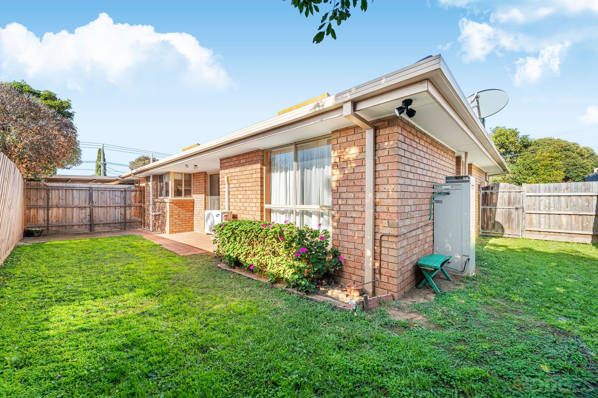 1 / 17 Westminster Drive Werribee - Residential for sale