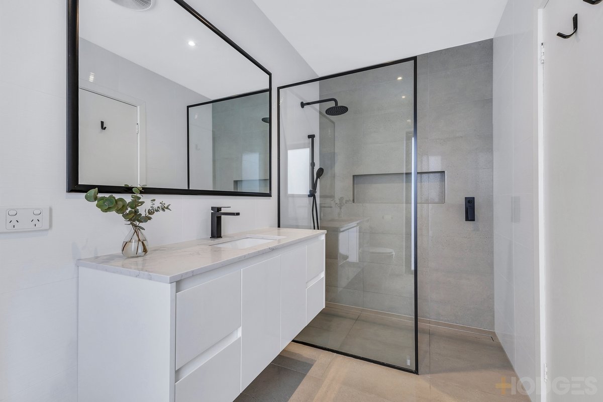1 / 18 Mac Crescent Parkdale - Residential for sale