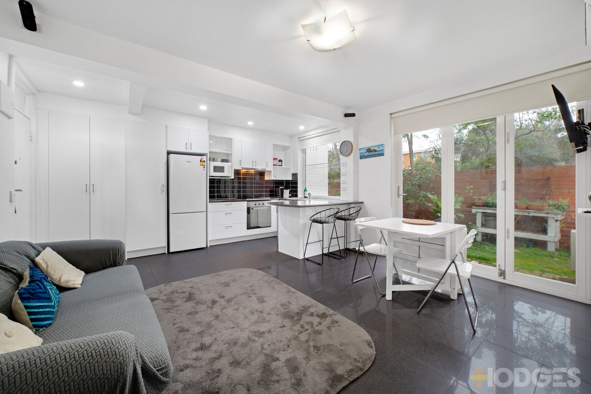 1 / 19 Shakespeare Grove St Kilda - 1 bedroom property