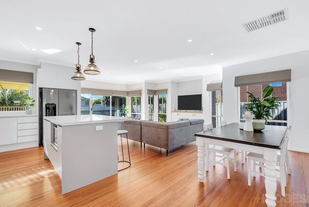 12 Carpentaria Court Aspendale Gardens - Residential for sale