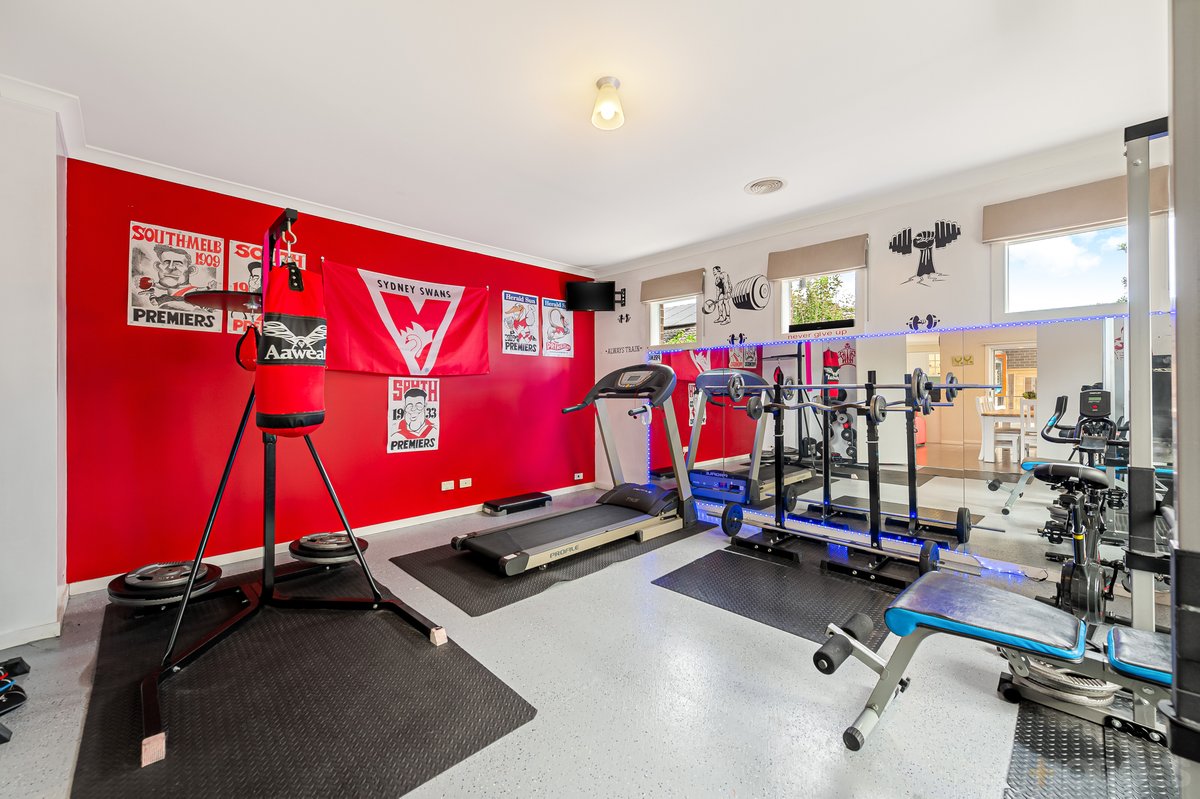 12 Grand Place Tarneit - Residential for sale