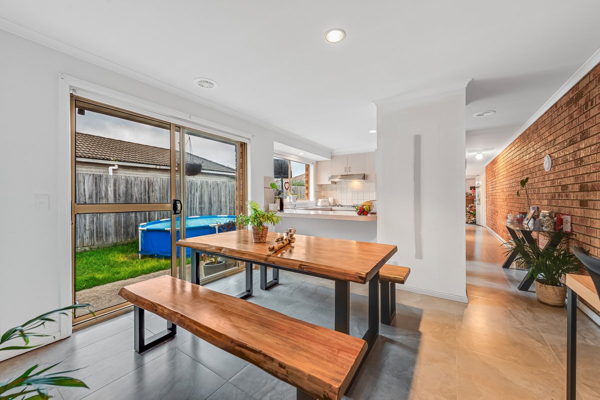 1 / 2 Mersey Court Werribee - Residential for sale