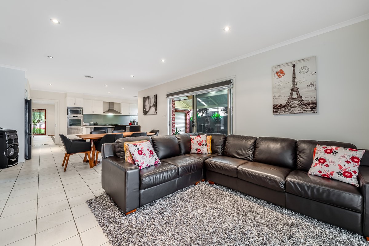 12 Peppermint Crescent Manor Lakes - Residential for sale