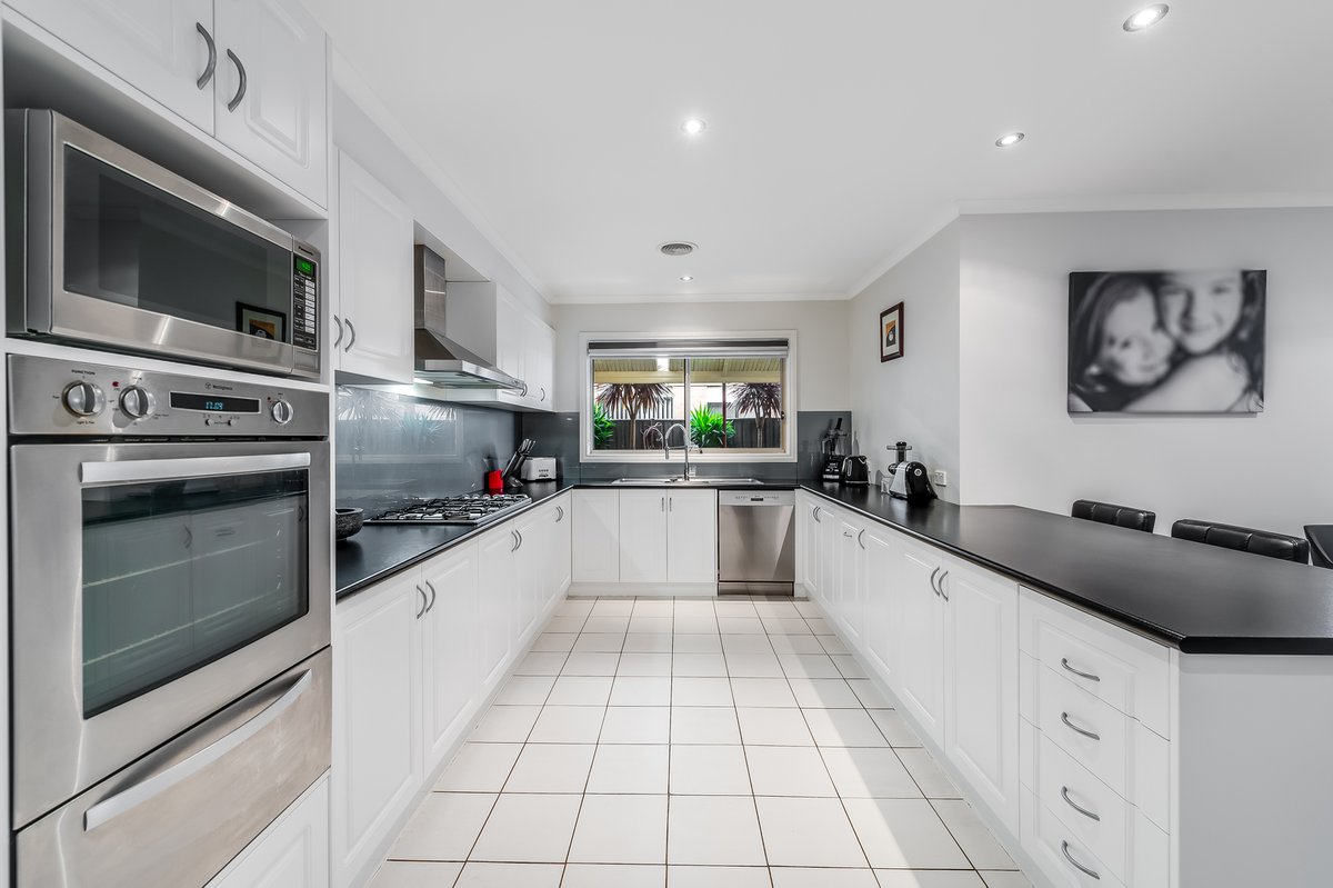 12 Peppermint Crescent Manor Lakes - Residential for sale