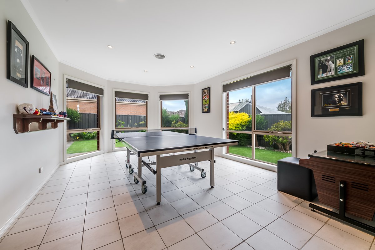 12 Peppermint Crescent Manor Lakes - Residential for sale