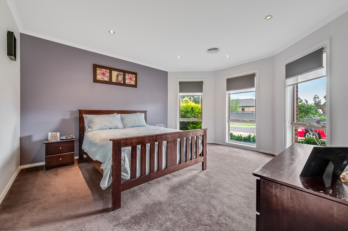 12 Peppermint Crescent Manor Lakes - Residential for sale