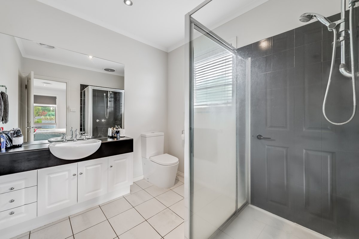 12 Peppermint Crescent Manor Lakes - Residential for sale