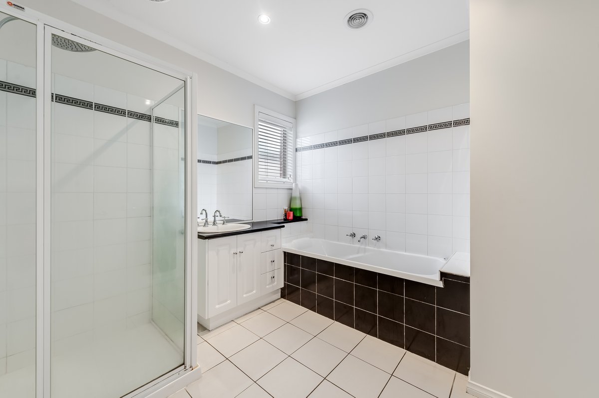 12 Peppermint Crescent Manor Lakes - Residential for sale