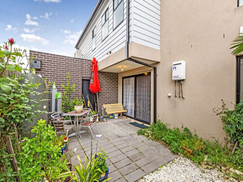 1 / 2 Scovell Crescent MAIDSTONE - Residential for sale