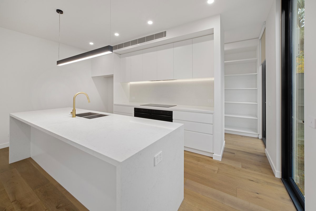 1 / 204A South Road Brighton East - Residential for lease