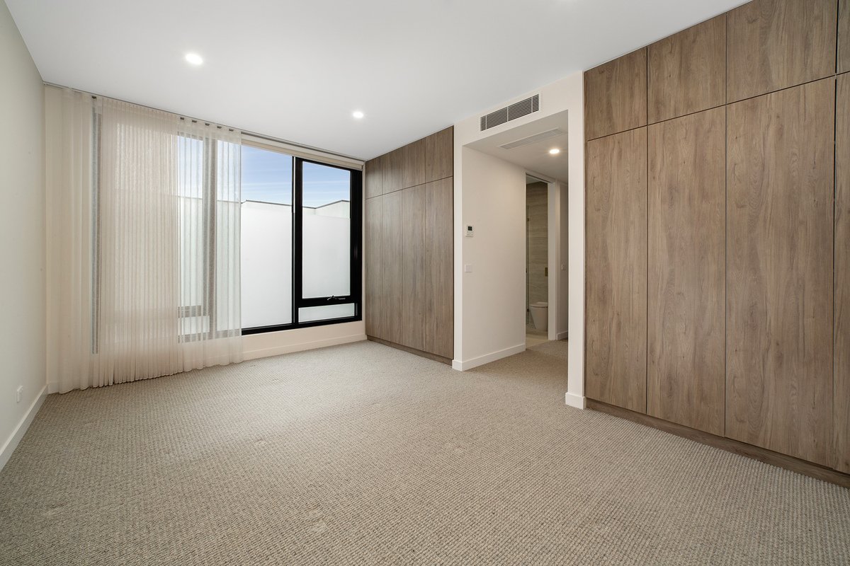 1 / 204A South Road Brighton East - Residential for lease
