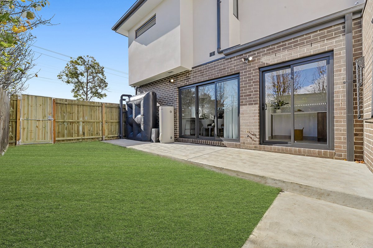 1 / 215 Eastbourne Road ROSEBUD - Residential for sale