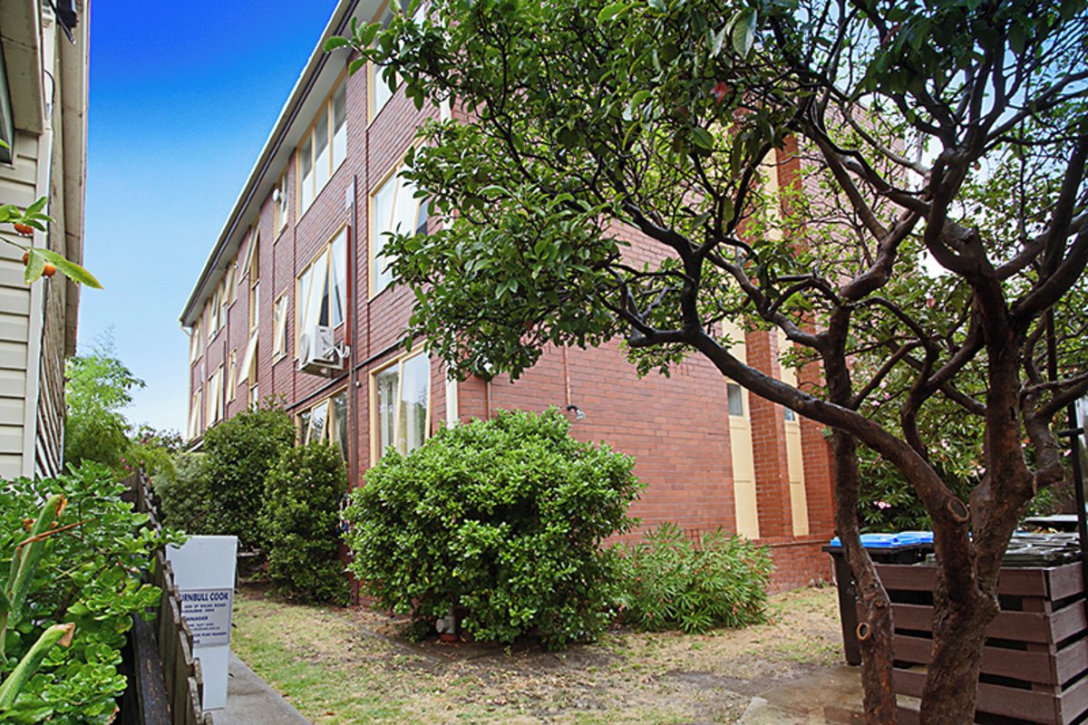 12 / 4 Normanby Street PRAHRAN - Residential for lease