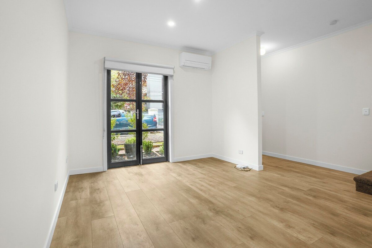1 / 242 Punt Road Prahran - Residential for lease