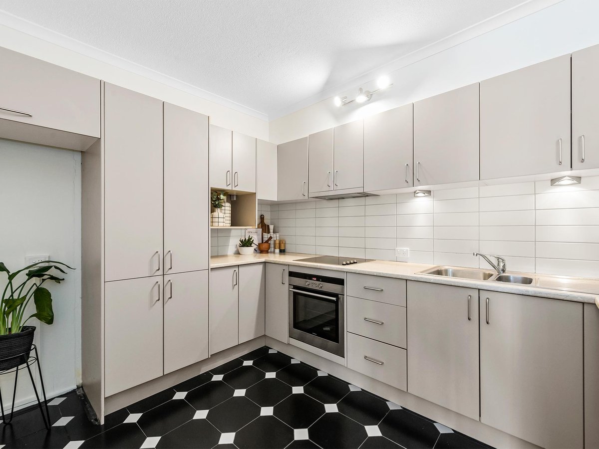 1 / 27 Queens Road MELBOURNE - Residential for sale