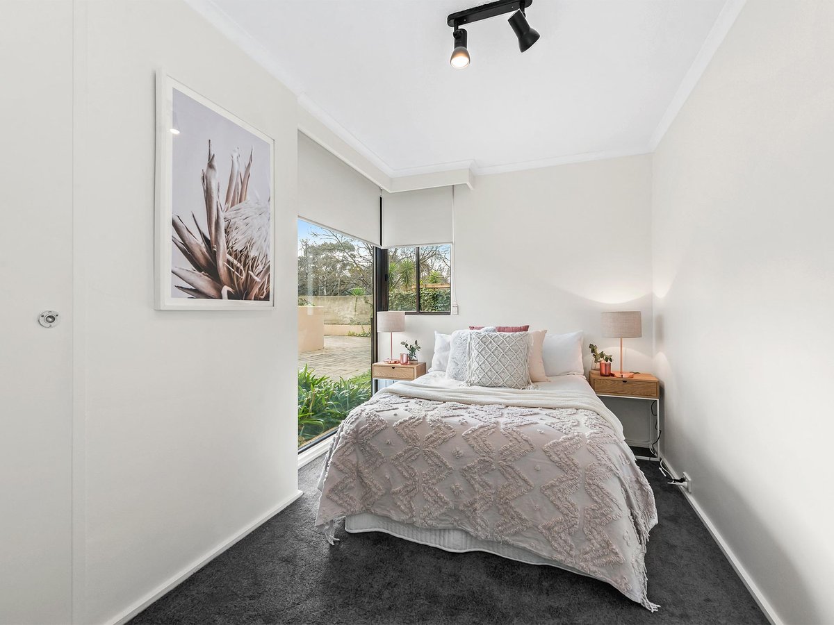 1 / 27 Queens Road MELBOURNE - Residential for sale