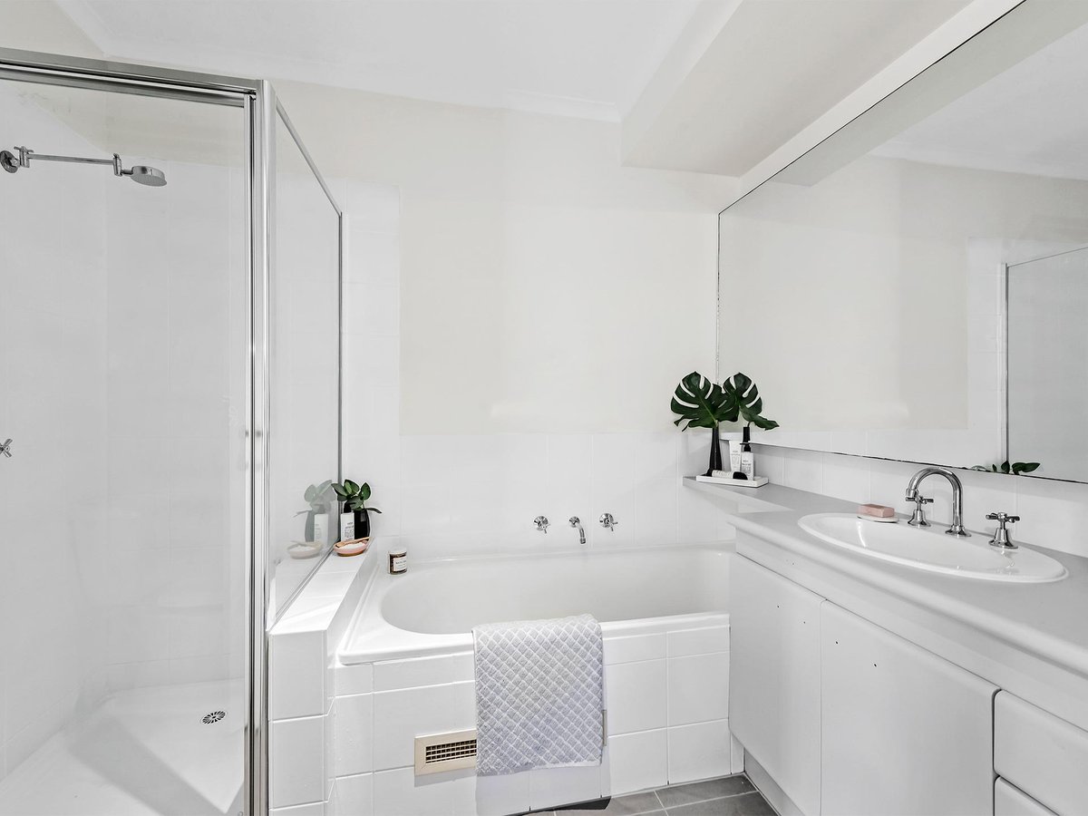 1 / 27 Queens Road MELBOURNE - Residential for sale