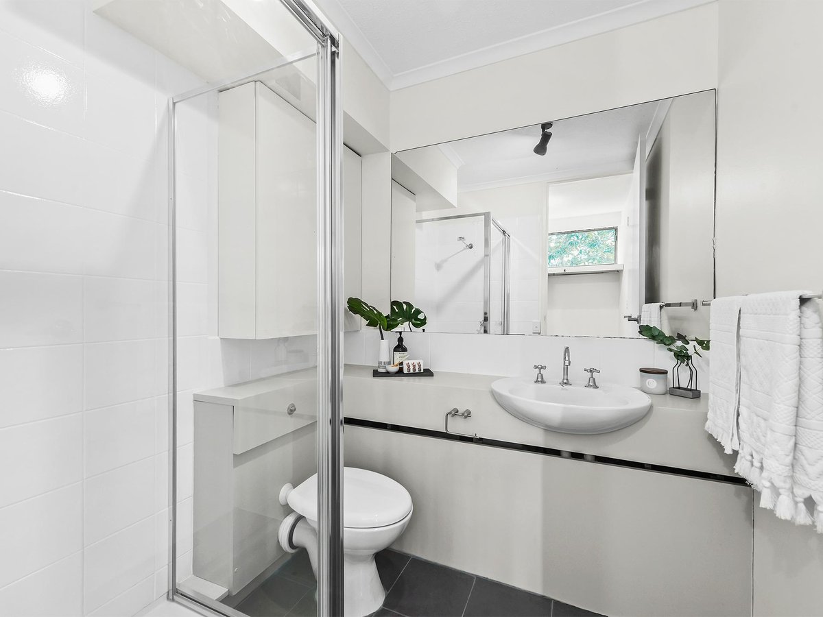 1 / 27 Queens Road MELBOURNE - Residential for sale