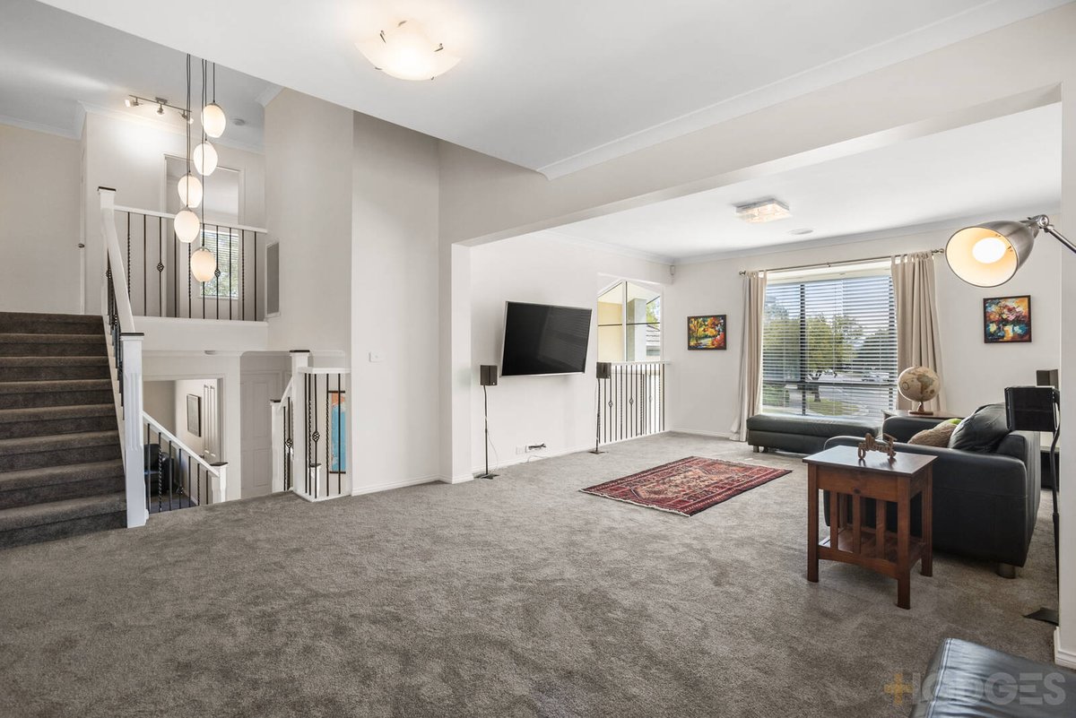 127 Robinswood Parade Narre Warren South - Residential for sale